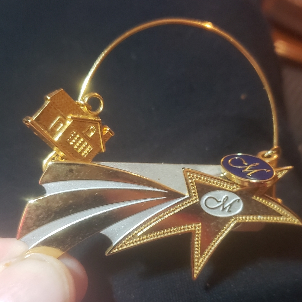 Vintage Creative Memories pin/magnet with 2 charms.